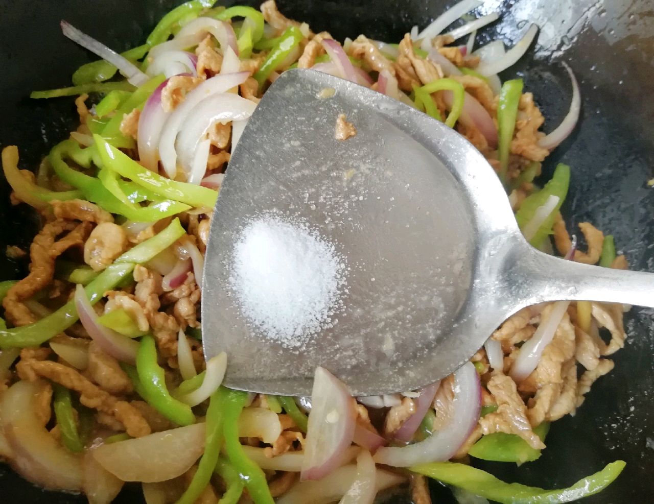 孜然肉片怎么做（教你做焦香脆口的孜然炒肉）