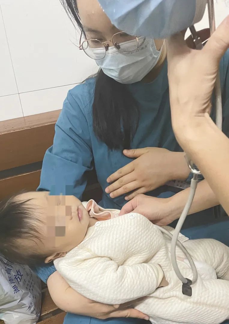 隆回：6个月婴儿异物卡喉命悬一线，医护接力抢救化险为夷