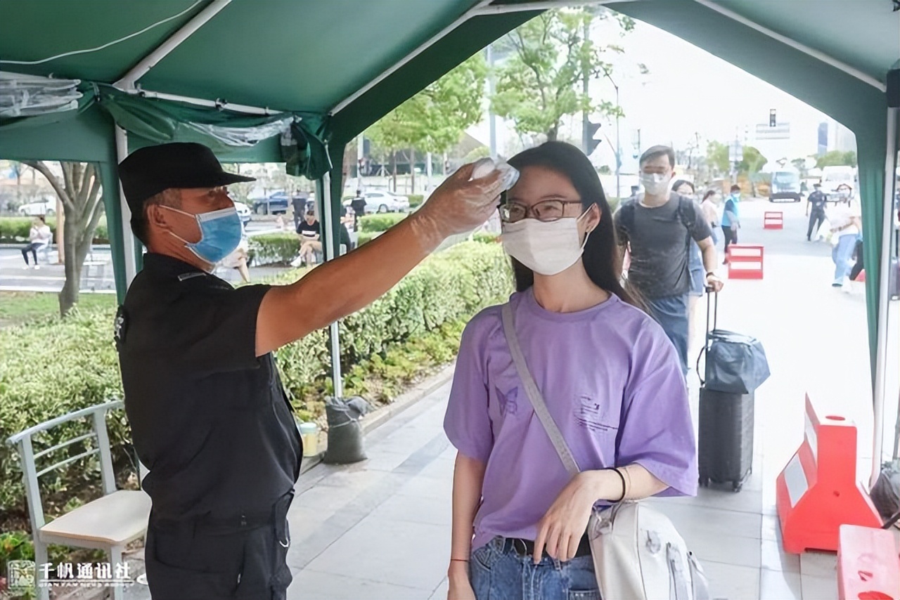 多所高校最新通知，五一仅放1天假？大学生回家计划泡汤了