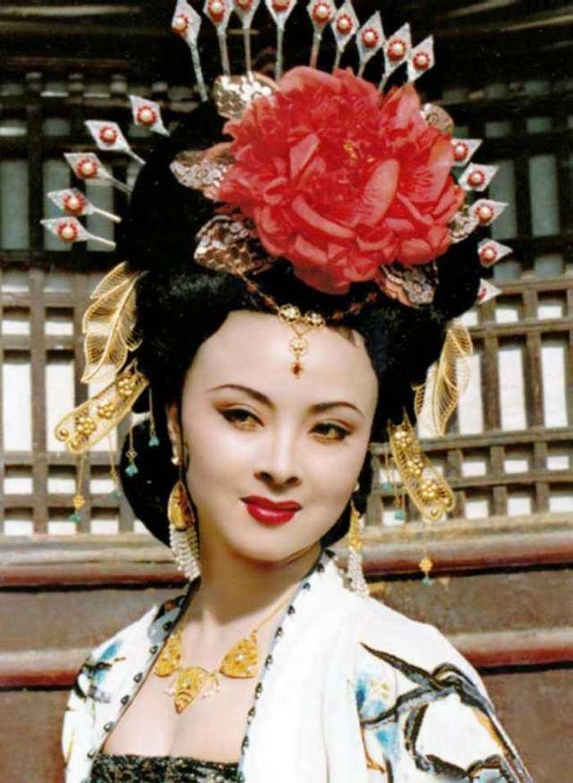 美不是本身的错误,而是他人的强烈占有欲作祟