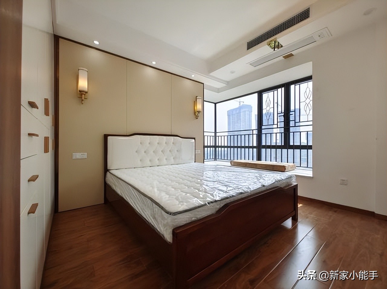 他家116平新中式风格，全屋文雅又大气，进屋就被入户玄关迷住