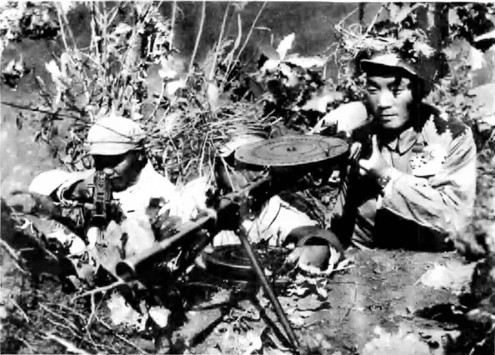 1953��7�£����Ϲ���˾�����ζ��벻����־Ը�������״γ����Լ�