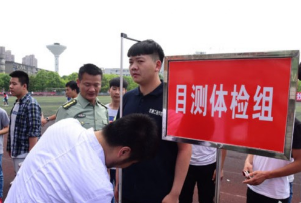 大学生迎好消息，可以“带编入伍”，退伍后直接到事业单位上班