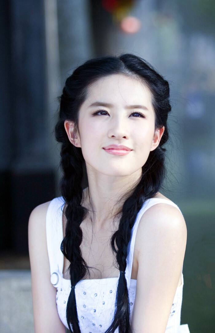 女明星十几岁的“少女之美”，干净清淡、浑然天成，我出不去了