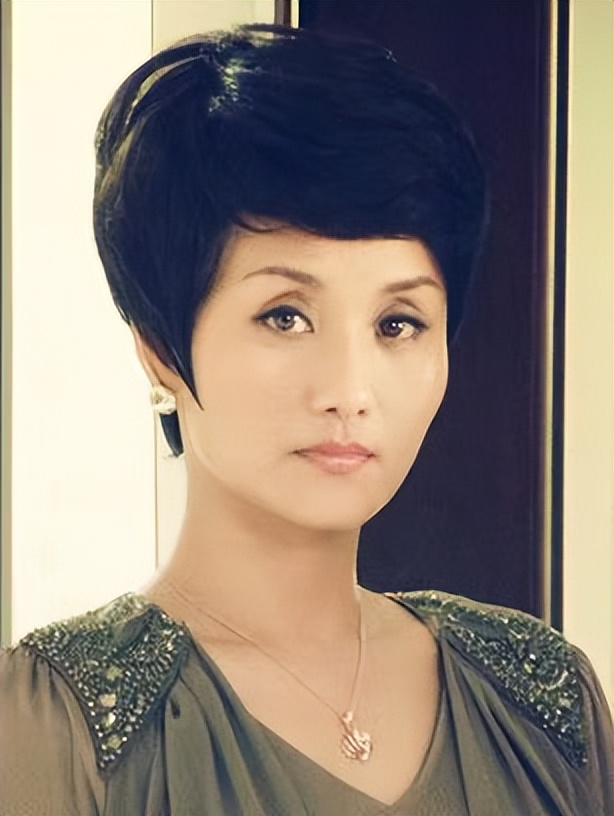 剧里土气十足的大妈，年轻时个个是风华绝代的大美人，差距太大了