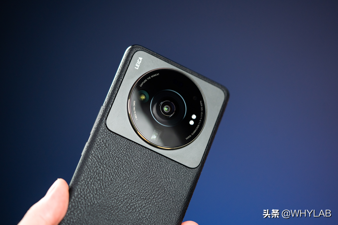 手机厂商们，该对相机水印上点心了