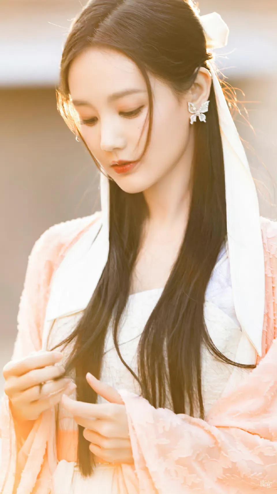 李一桐白色系