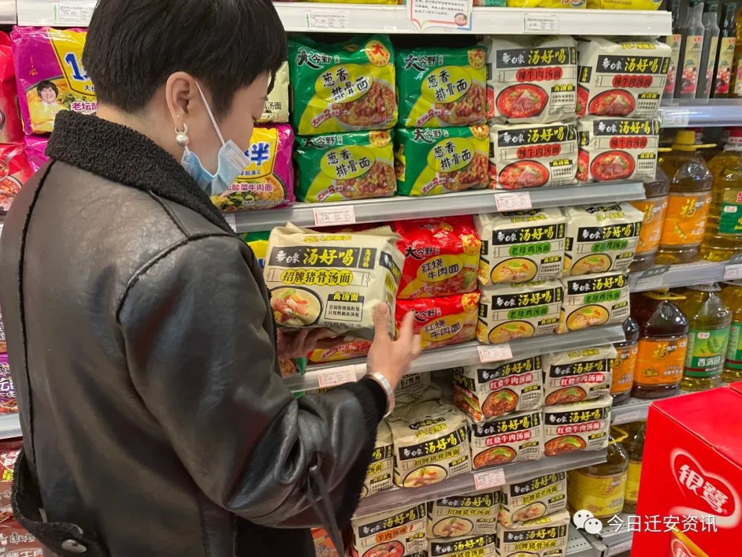 迁安多家超市下架“老坛酸菜”，知道真相的你还敢吃吗？