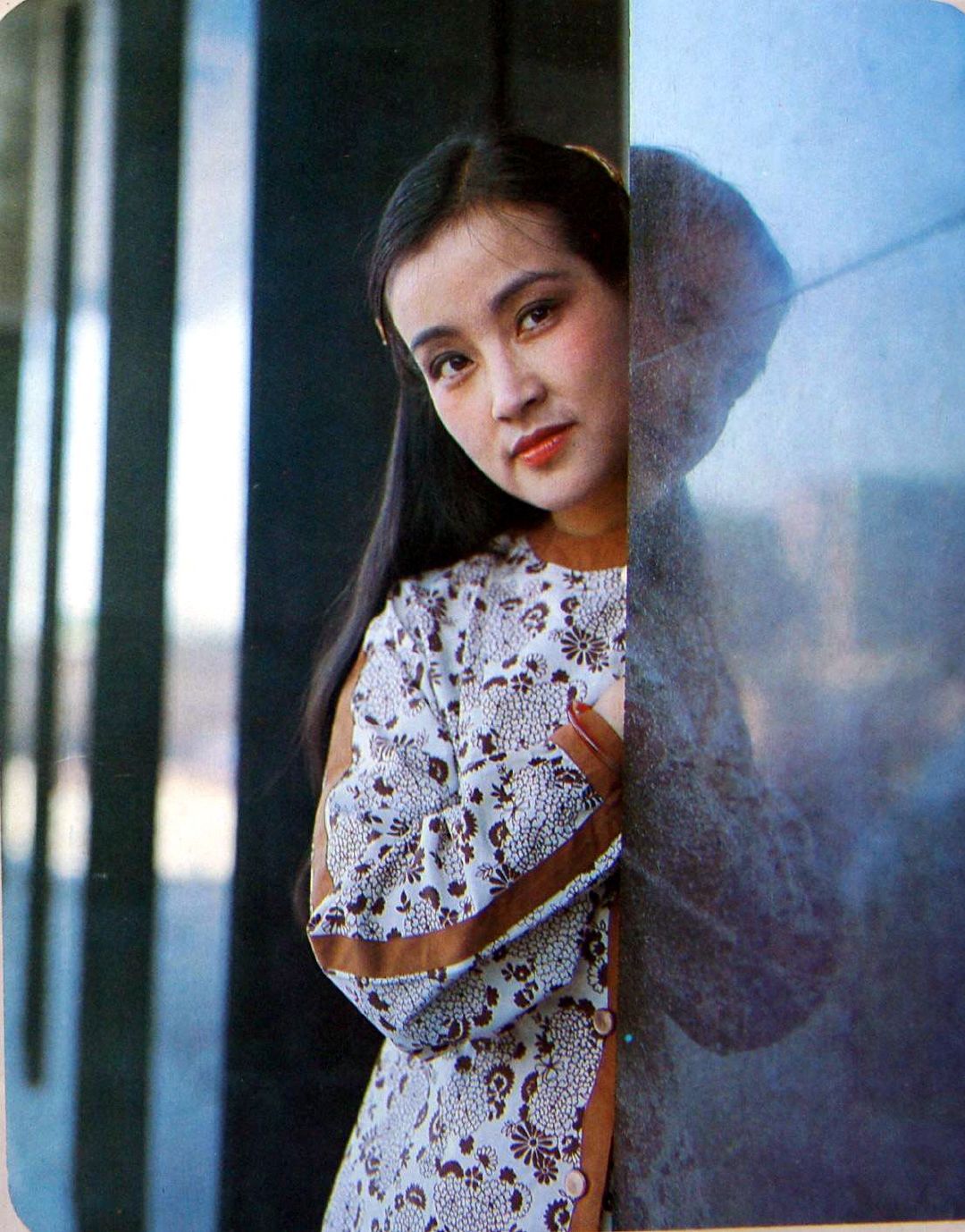 刘晓庆：四段婚姻没孩子，把外甥当儿子养了半生，晚年靠他支撑