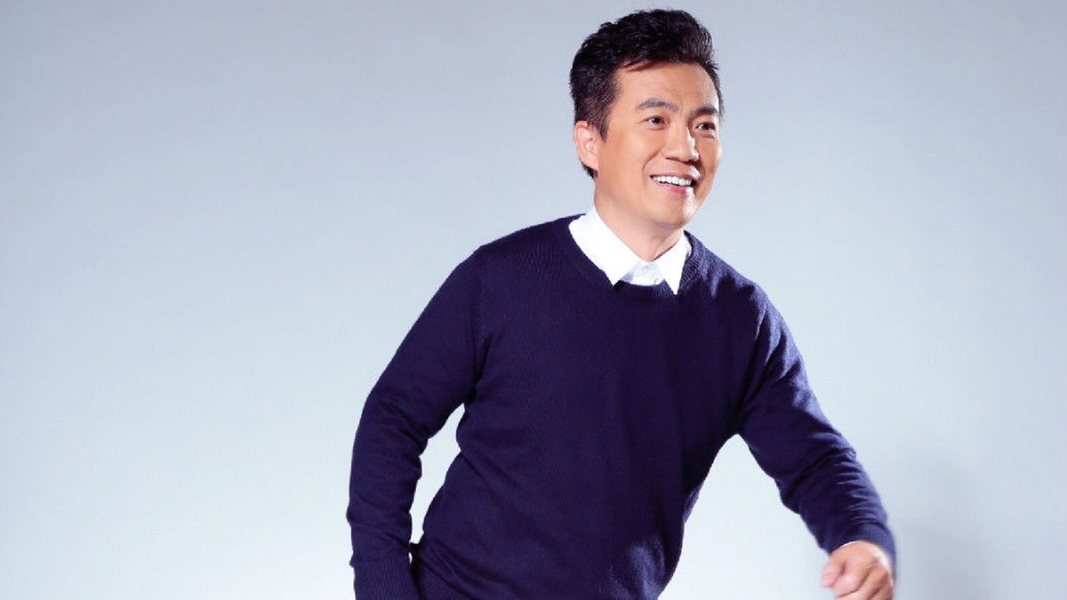 女足夺冠了，这个54岁的男人在演播厅哭了