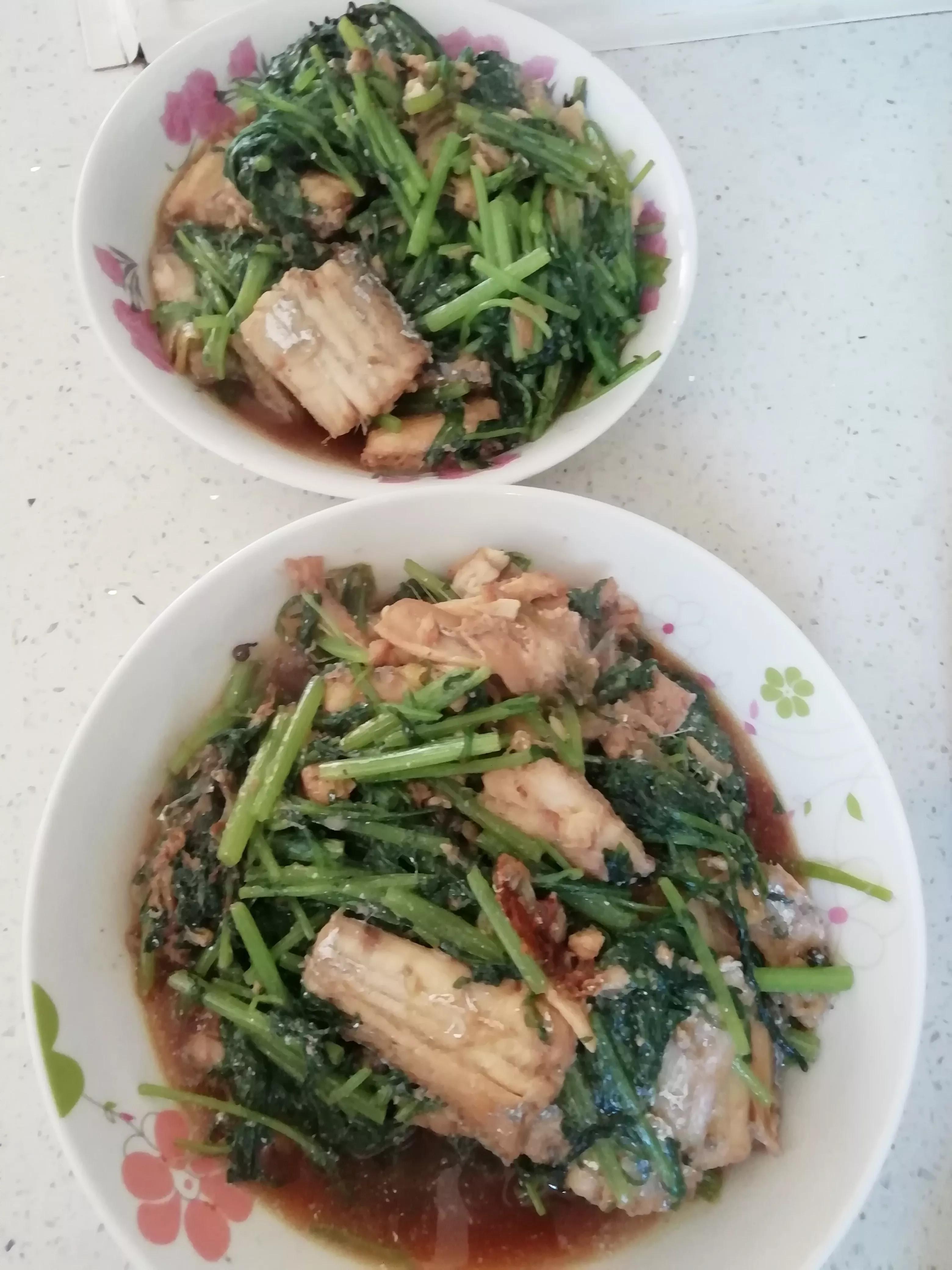 推荐一个菜_刀鱼炖茼蒿(茼蒿炖刀鱼)
