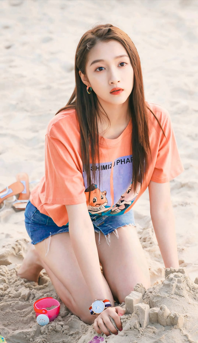 很奇怪晓彤不管什么类照片，看到她始终感觉还是“国民闺女”