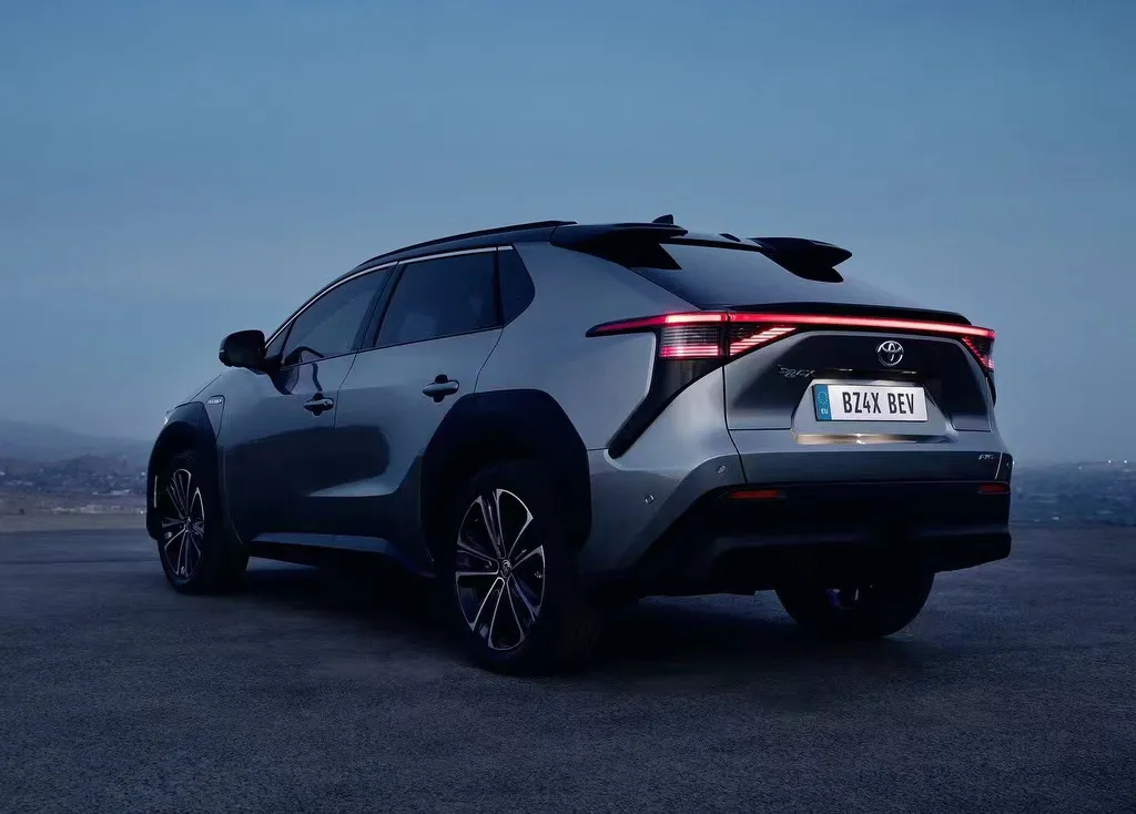 100%还原概念车的TOYOTA bZ4X,一辆搭载未来科技的量产电动车