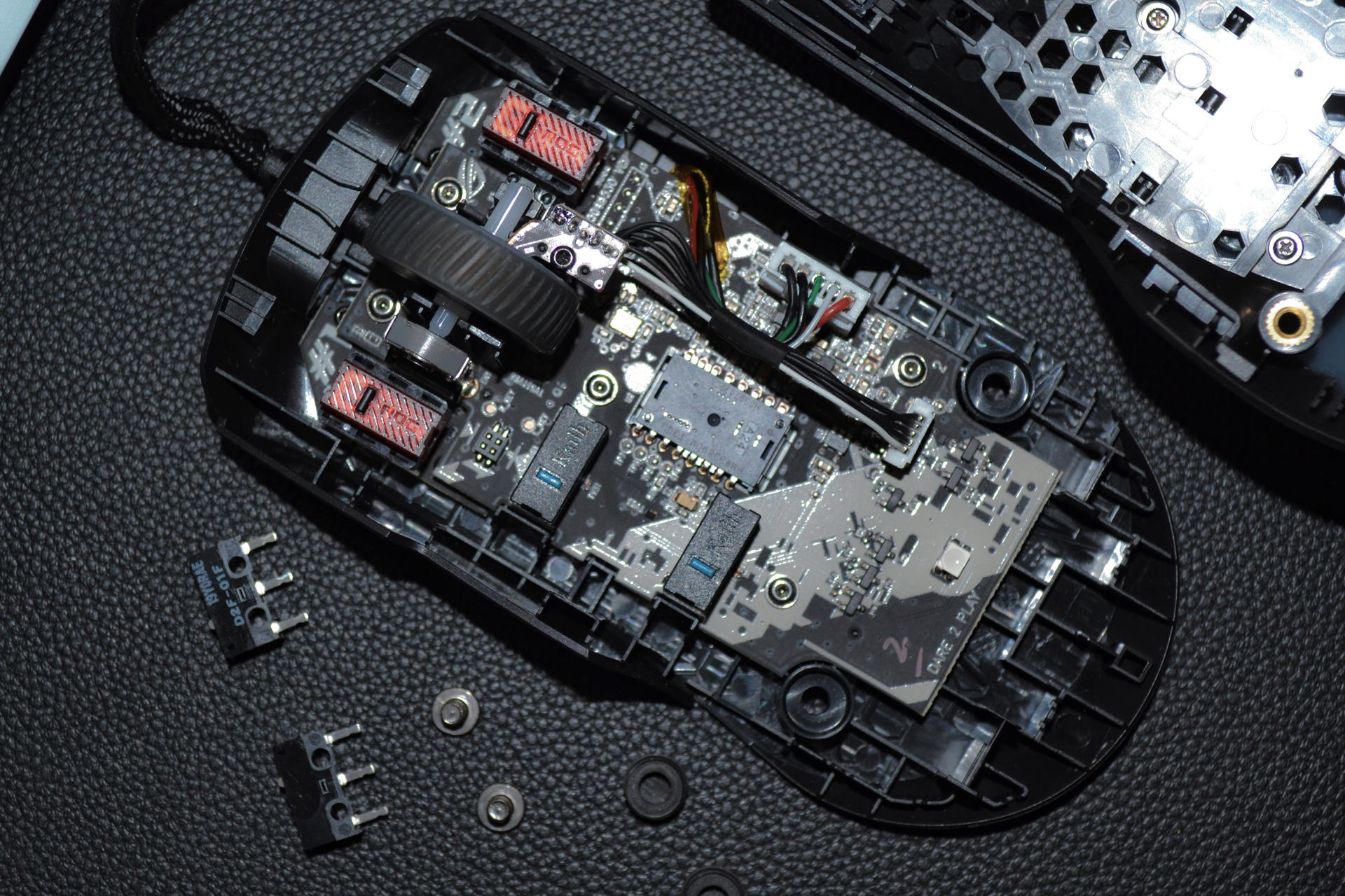 轻度日常玩家陷入电竞信仰 ROG玩家国度月刃游戏鼠标