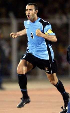 弗朗西斯科利(辉煌天蓝军团：乌拉圭足球历史最强11人，远古神佛与绿茵屠夫)