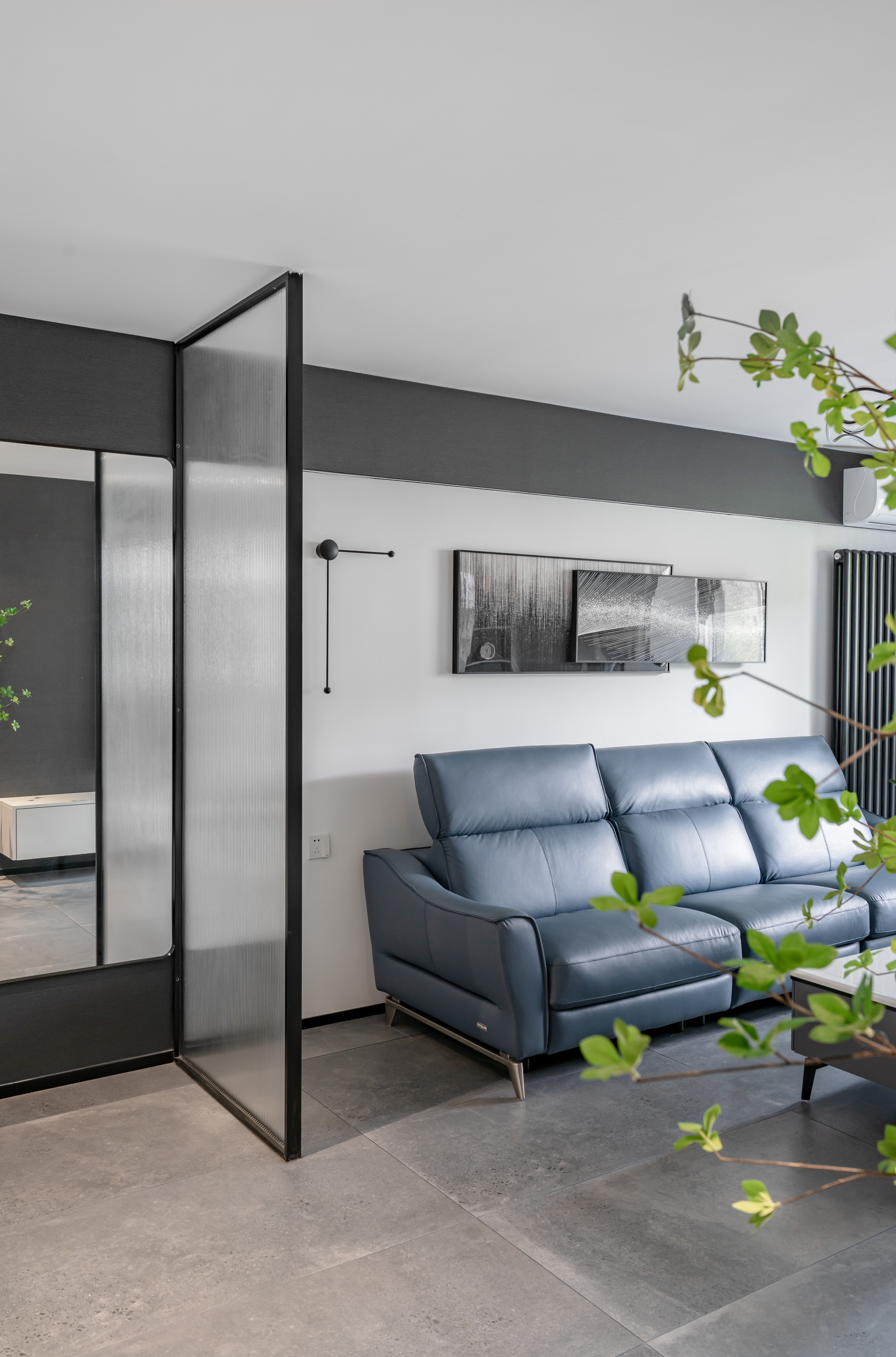 20年老房蜕变重生，为60+老夫妇打造黑白前卫家居