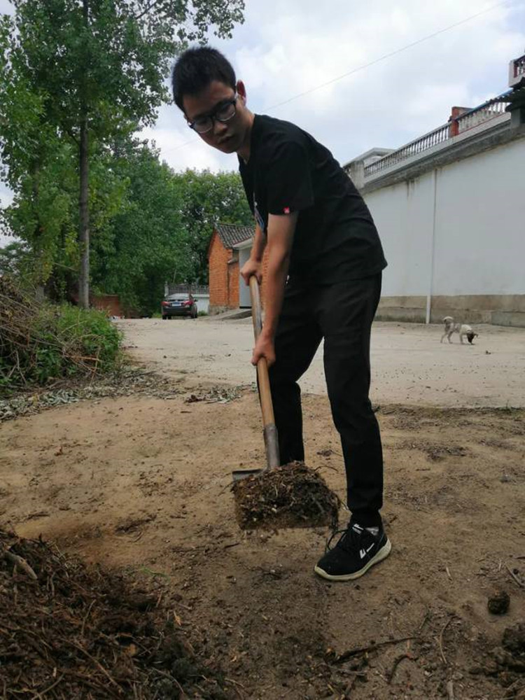 “寒门学子”江群：一家6口靠母亲养活，高考681分圆梦清华