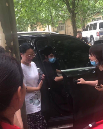 为赈灾低调捐款一百万，走红后回学校沉淀演技，未来可期刘昊然