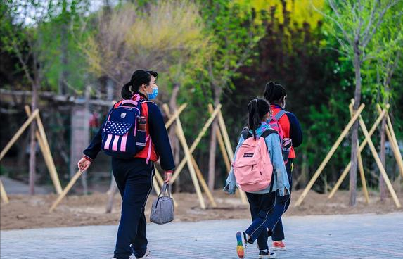 江西当地教育局宣布，大中小学寒假时间确定，家长却“欲哭无泪”