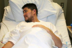 真实故事:美国34岁男子怀孕生女,和2个妻子生下3个孩子,现况如何