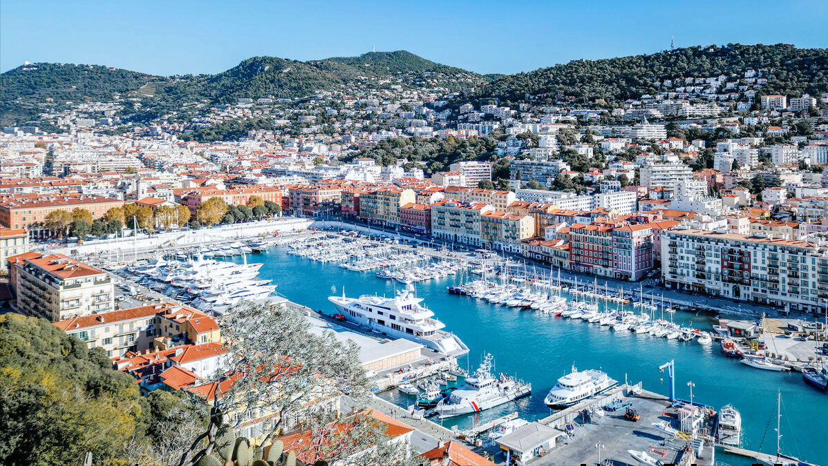 法国尼斯-蔚蓝海岸线上的明珠