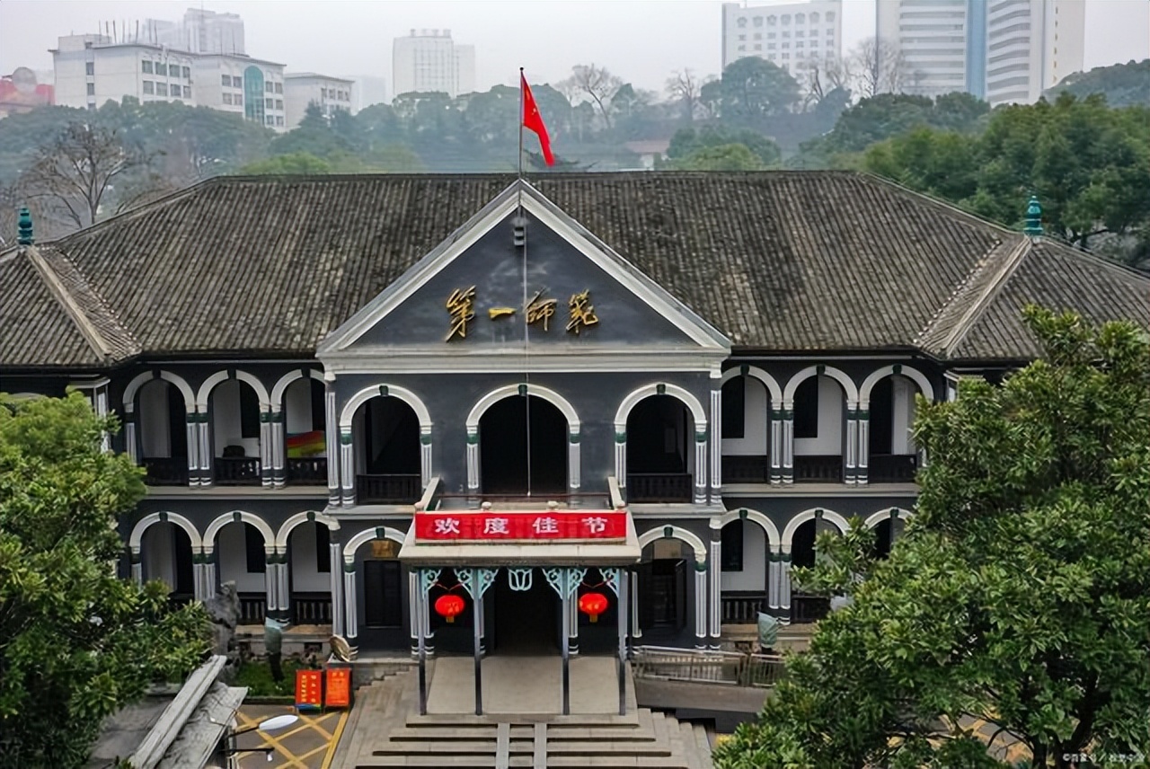 在湖南想读师范专业当老师，如果考不上湖南师大，应该如何选择？