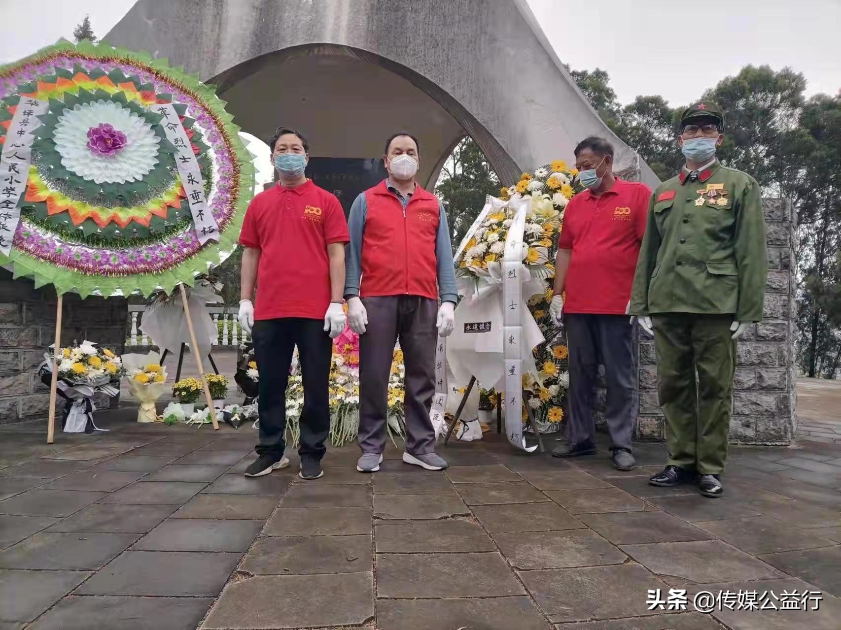 各地志愿者 鲜花祭英烈 先锋寄哀思