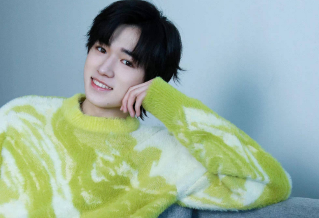 宋亚轩给高中班主任送礼，物品虽小但有创意，老师喊话高考顺利