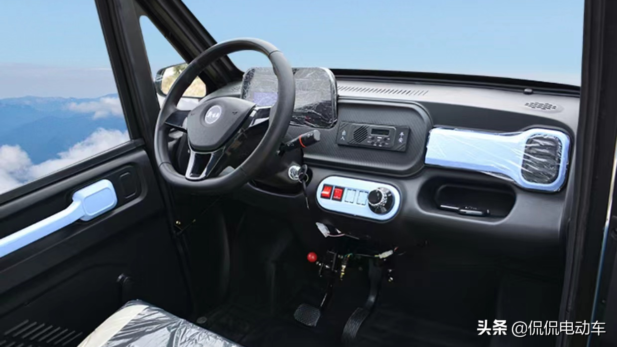 这2款微型四轮车，最低7500，外观低调奢华，配置高，续航远