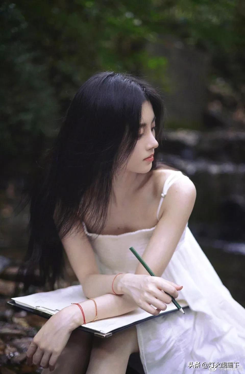 鞠婧祎夏日写真 白色吊带裙清爽可人