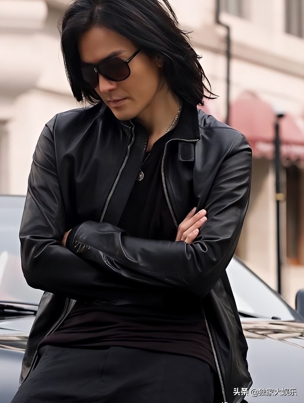 留长发却不娘的5位男明星，个个五官硬朗，野性又帅气