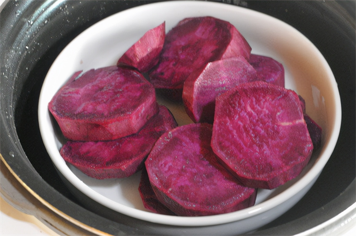 冬天吃红薯不如糕，1买就是10斤，不煮也不烤，一口一个超解馋