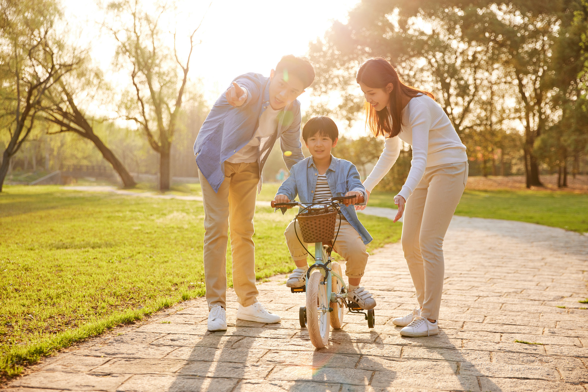 孩子学习优秀又省心，妈妈分享“鸡娃”经验：三四岁起做好一件事