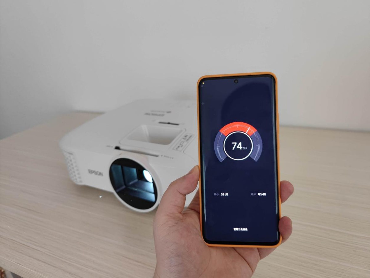 爱普生TW5700T，白天也清晰明亮的家庭影院投影机