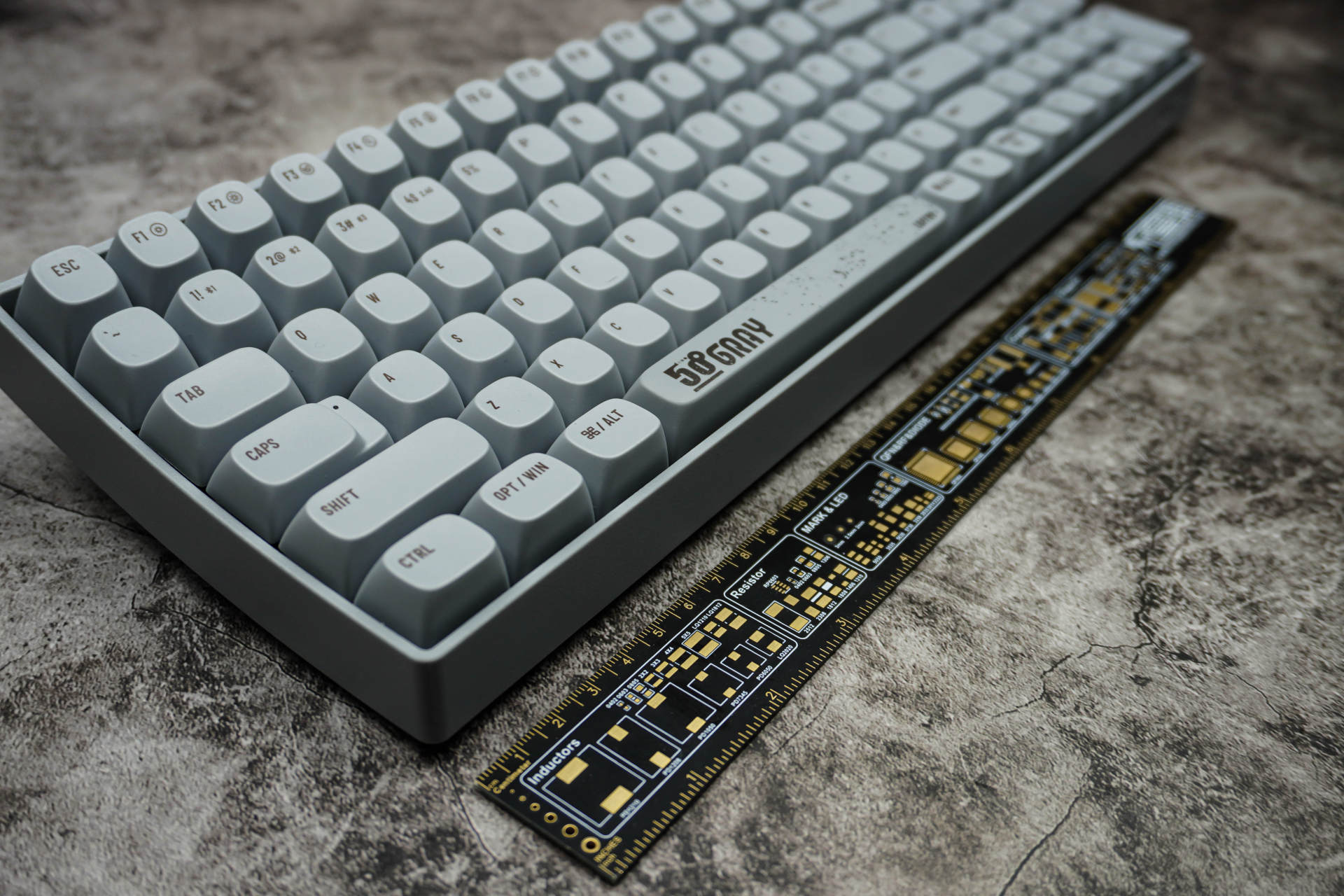 这次全面精彩！Lofree洛斐小翘百键“水泥灰”键盘深度体验