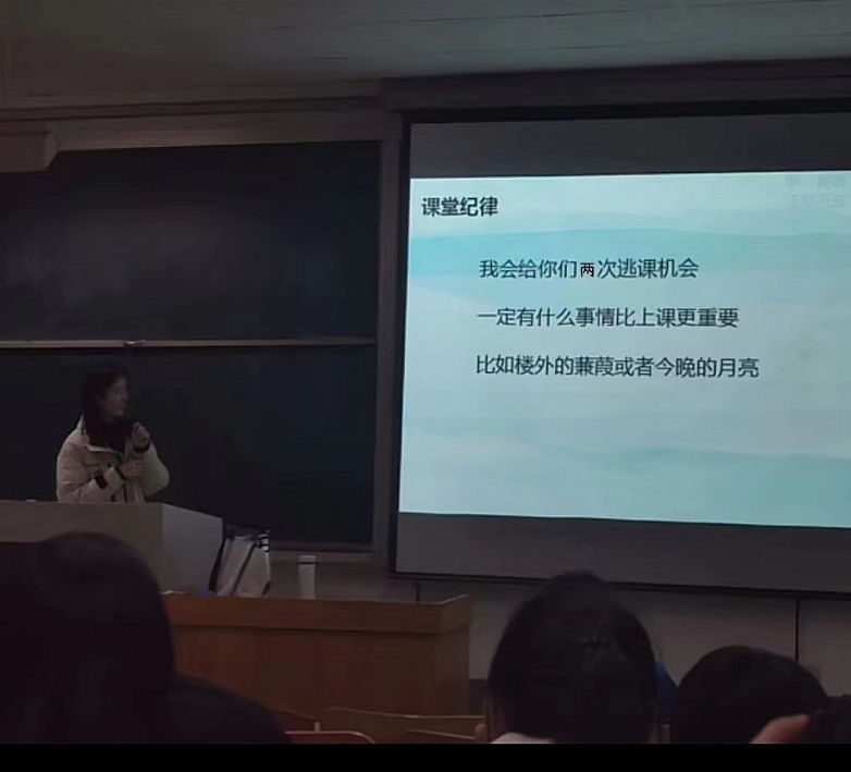 江苏大学美女老师走红网络，不仅人美还懂浪漫，网友：复读考江大