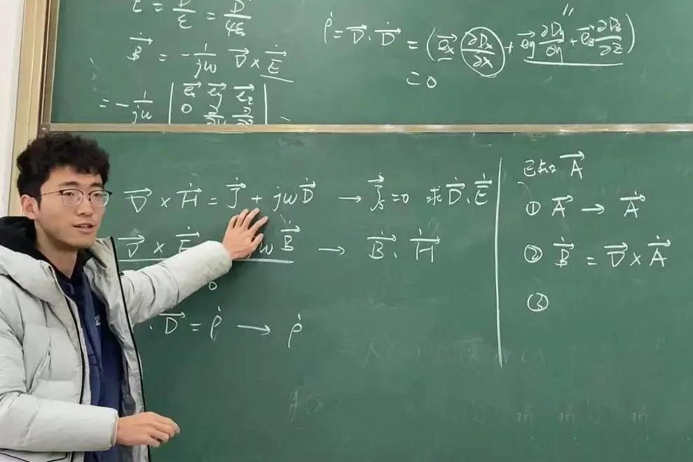 00后大学生分享物理视频走红，如今“狂揽”35000元奖金，佩服