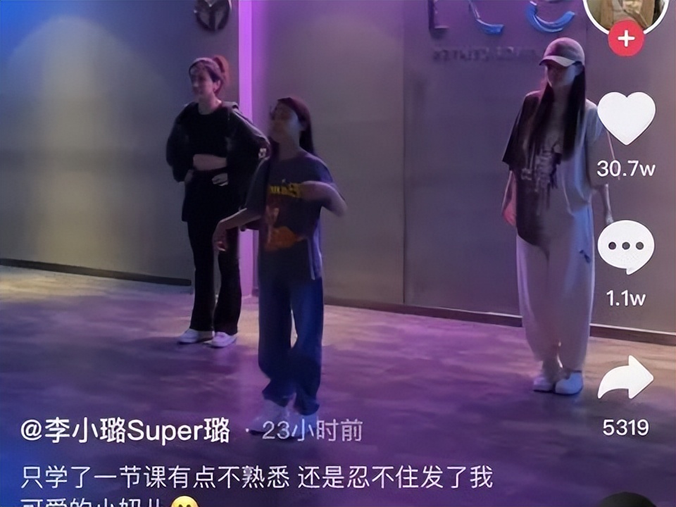 女大十八变！李小璐晒与甜馨合照，网友：云朵和我的云馨，好美