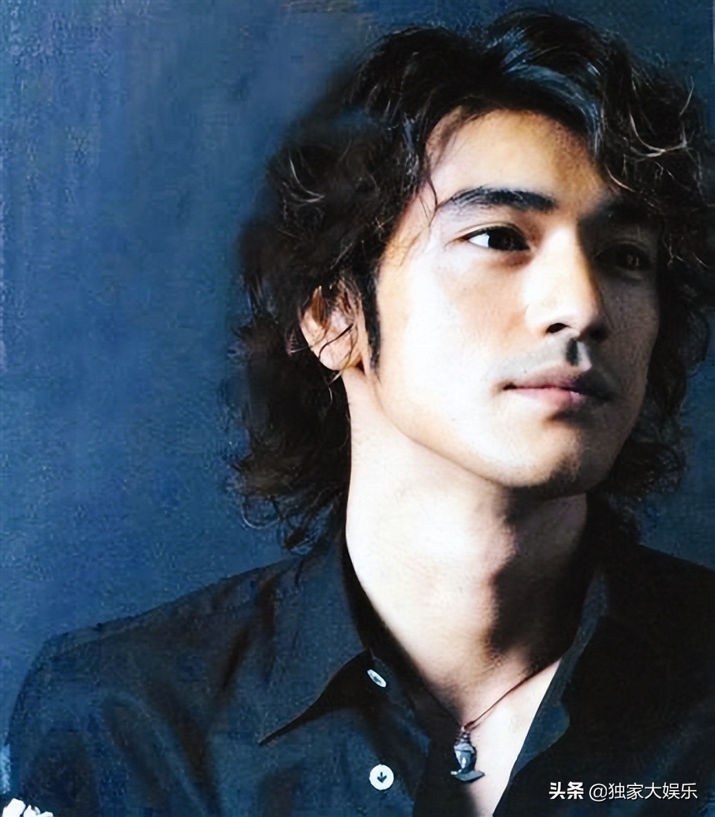 留长发却不娘的5位男明星，个个五官硬朗，野性又帅气