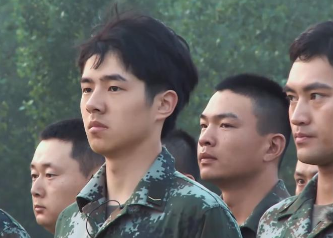 为赈灾低调捐款一百万，走红后回学校沉淀演技，未来可期刘昊然