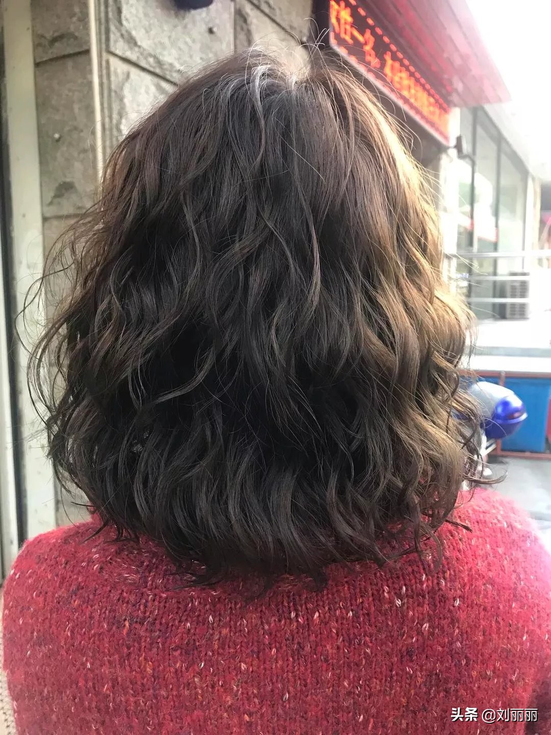 卷发发型图片女(2月发型怎么做) 