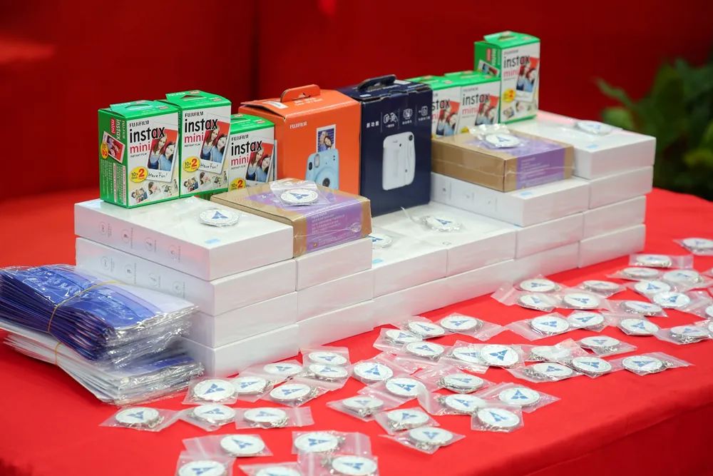 《孤勇者》寄语，“礼”送毕业生，2022届毕业典礼温情满满！