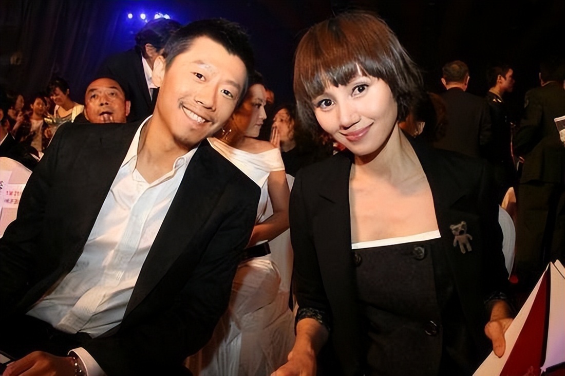 夏雨：与离异父母有隔阂，与高圆圆传绯闻，娶到袁泉三生有幸