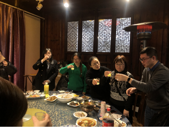 逆风飞扬，共赢未来