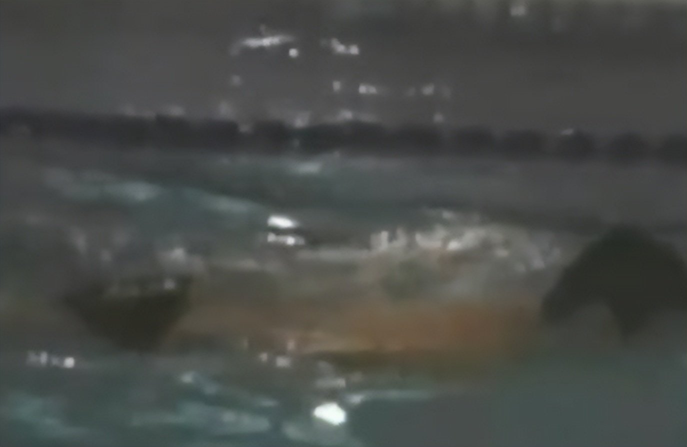 2008年，北京一无臂小伙用双脚弹钢琴火爆全网，成名后却选择退隐