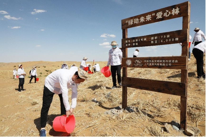 别看月球看起来很“水”，它可能比撒哈拉沙漠还干