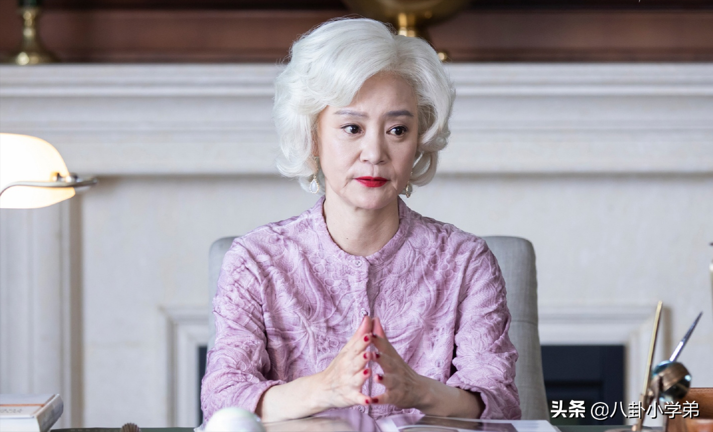 女神老了！6位女星白发照曝光，叶倩文满头苍白，高圆圆头顶斑驳