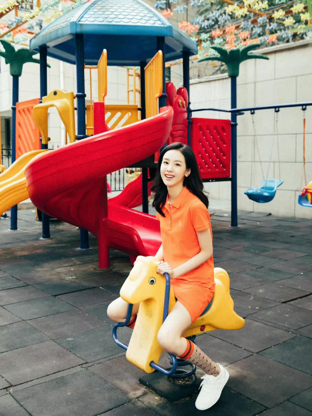 陈都灵近期穿搭