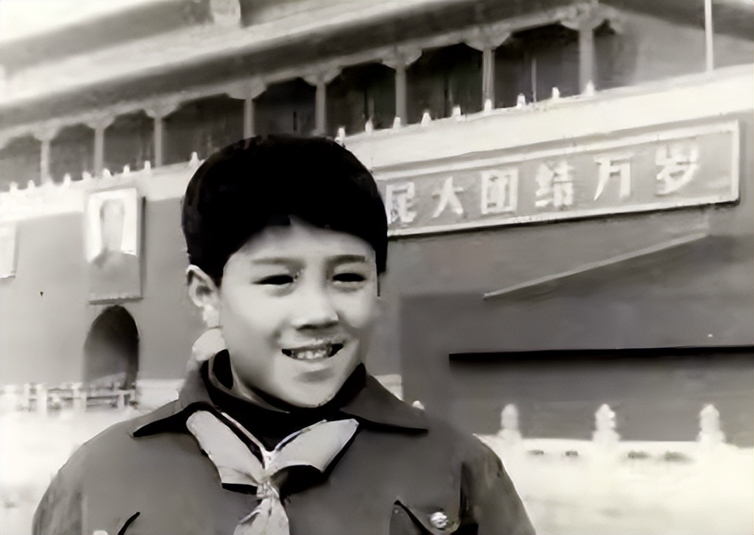 不仅名气大，军衔也高到吓人！这12个明星，个个一身正气堪称清流