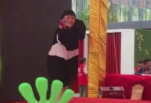 街头卖艺、卑微求职、卖货求生，这5位过气女星如今有多窘？